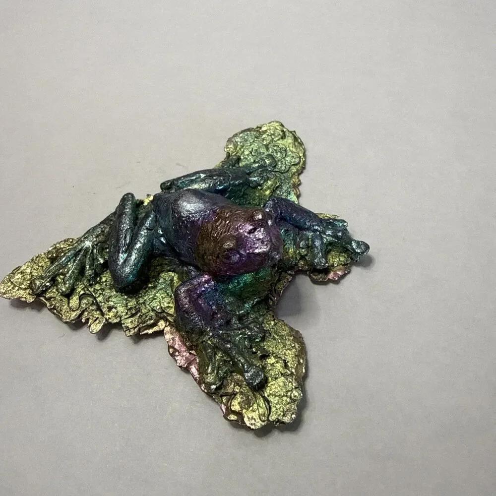 Bismuth crystal Rainbow Lucky Frog